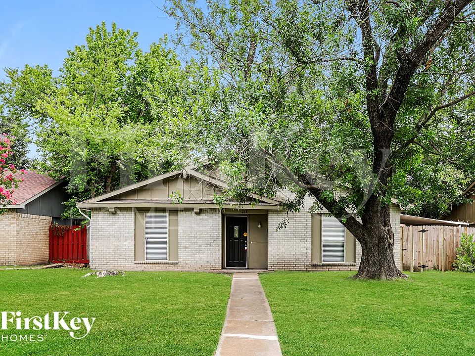 218 Longshadow Ln