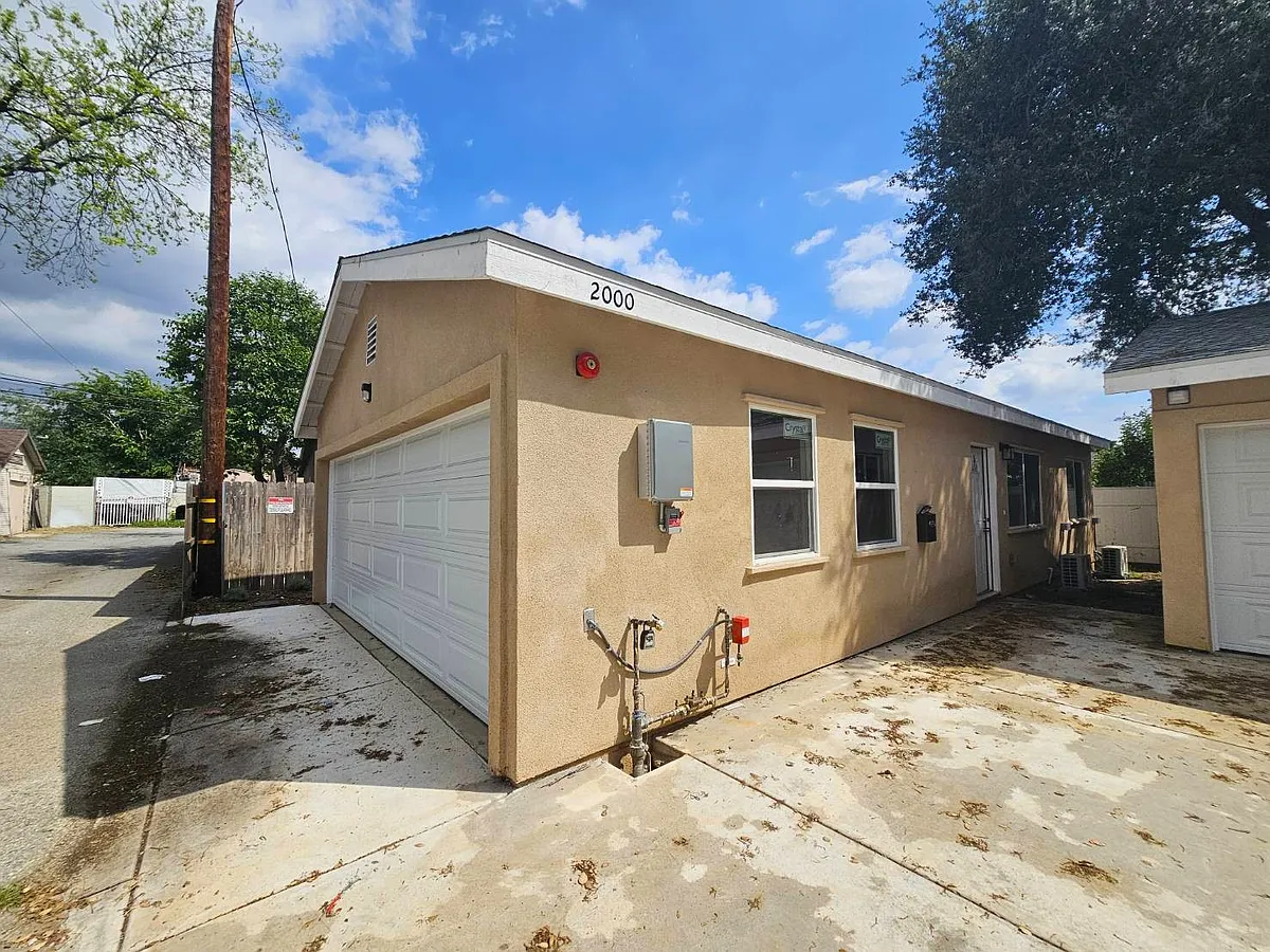 Building Photo - 2000 El Sereno Ave