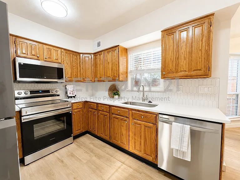 300 Lamesa Ct — Photo 8