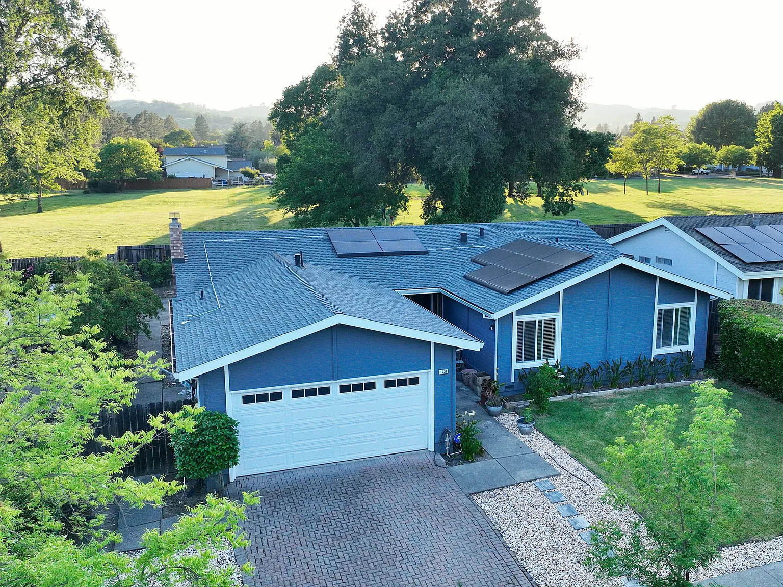 4 bed, 2.5 bath, 2055 sqft, $5,450 — Photo 2