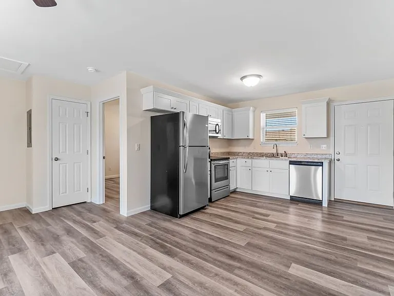 144 Highland Hills Dr — Photo 2