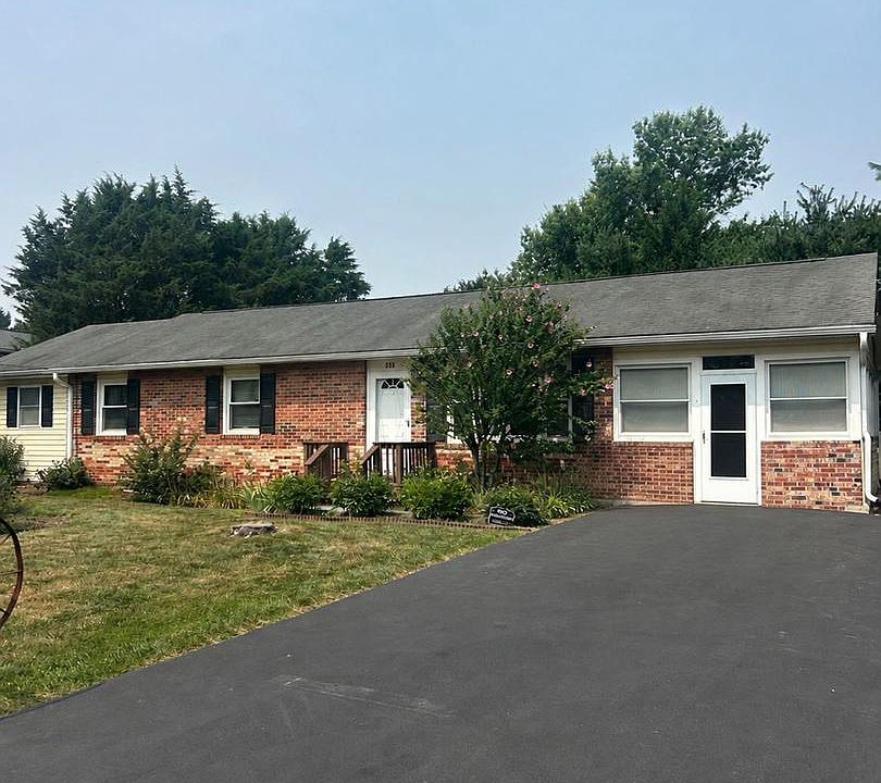 1st image of 111 Huntcrest Cir