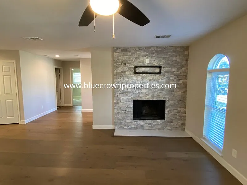 3 bed, 2.0 bath, 1438 sqft, $2,800 — Photo 4