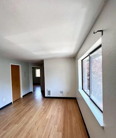 3322 Lombard Ave #2 — Photo 4