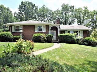 708 Pinoak Rd, Pittsburgh, PA 15243