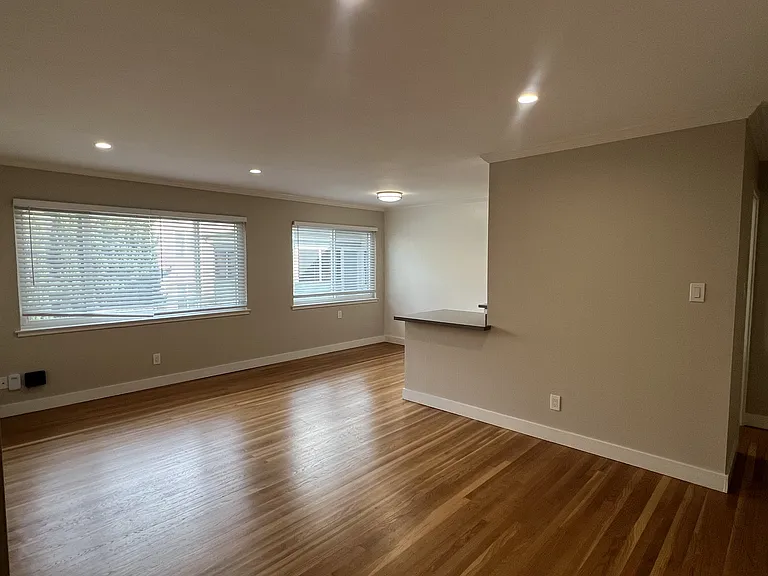 453 Lee St — Photo 4