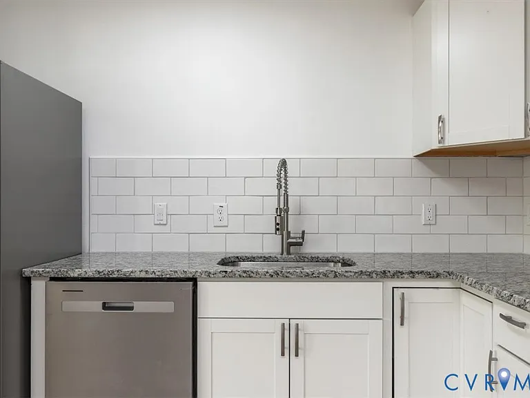 1806 Sussex St — Photo 17