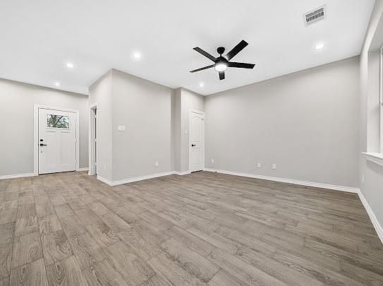 3rd image of 7414 Mount St