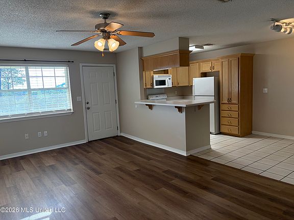 3rd image of 3230 Cumberland Rd APT 213