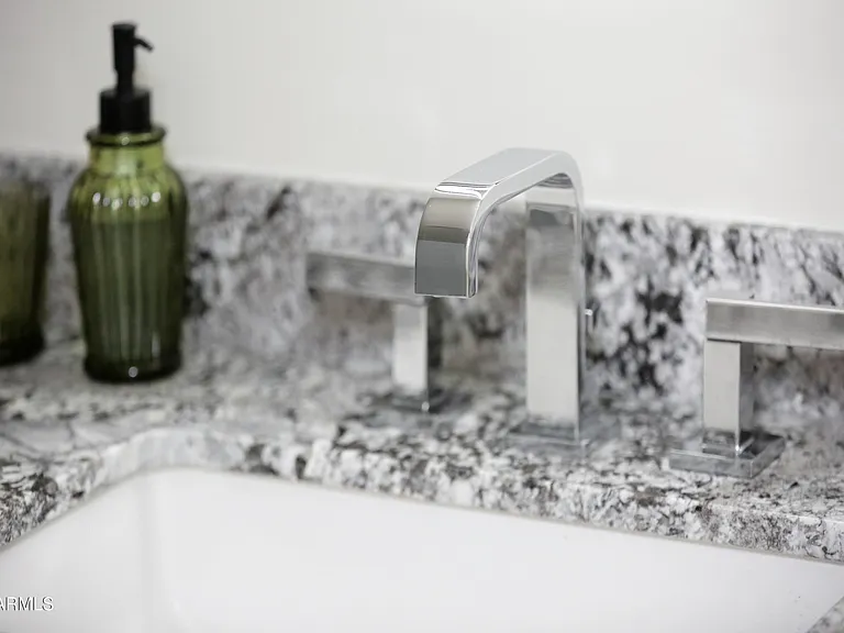1049 N Boulder Dr — Photo 35