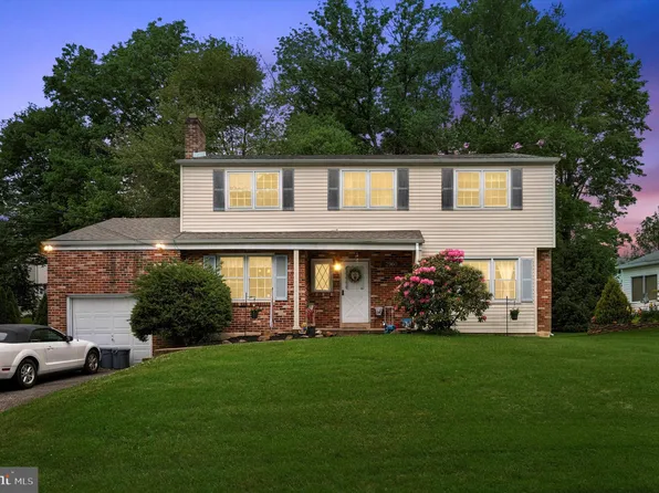 2960 Moser St, Aston, PA 19014