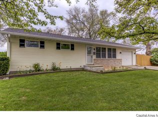 2201 Arrowhead Dr, Springfield, IL 62702