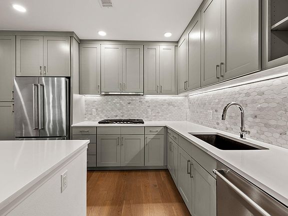 5th image of 900 S 1st St Unit 211