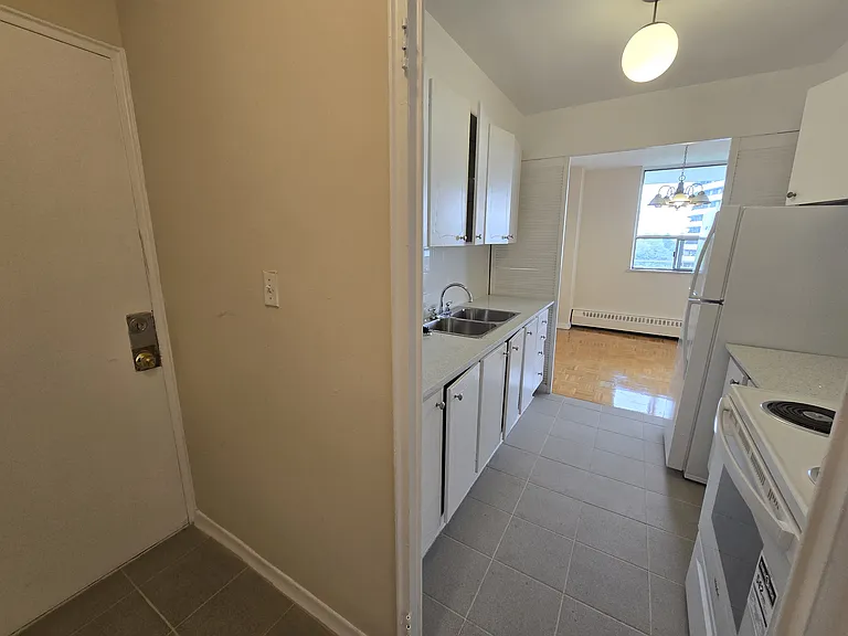 5950 Bathurst St #709 — Photo 9