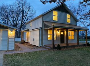 302 Franklin St, Pella, IA 50219