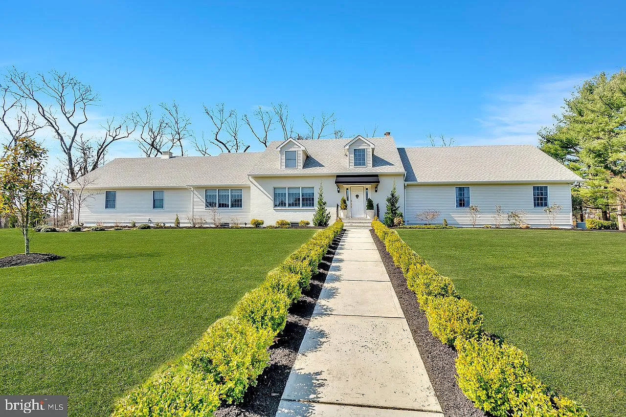 1807 Celeste Dr photo 1