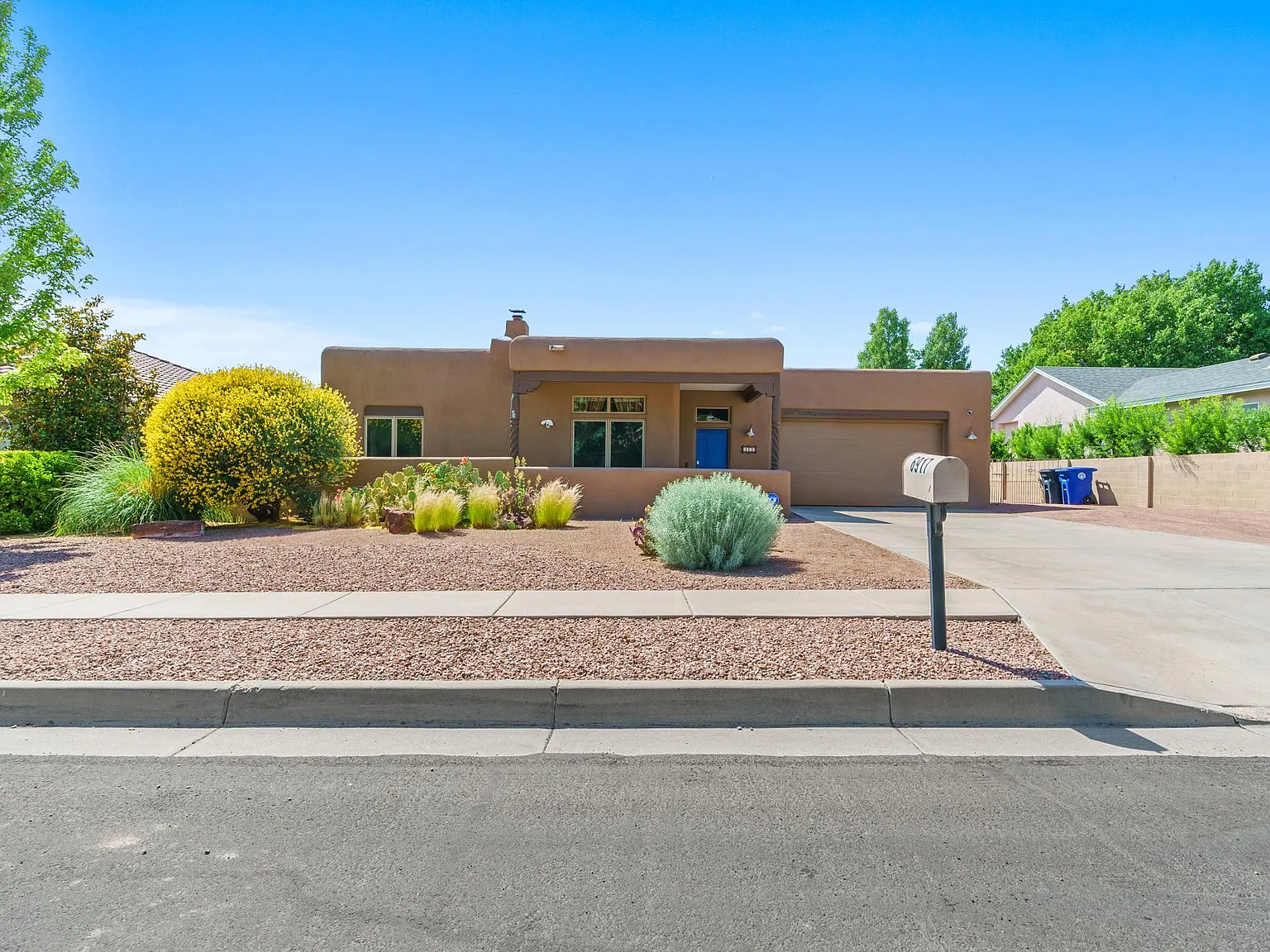 4 bed, 2335 sqft, $5,900 — Photo 4