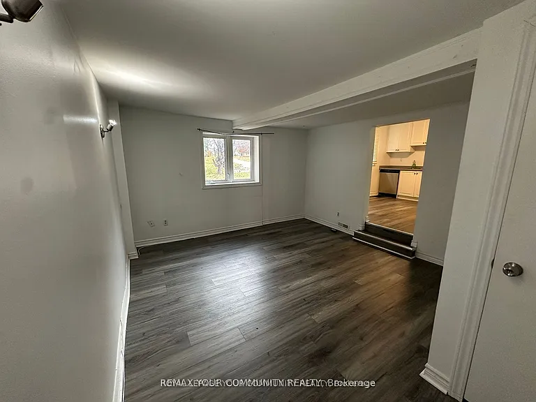 945 Yonge St — Photo 5