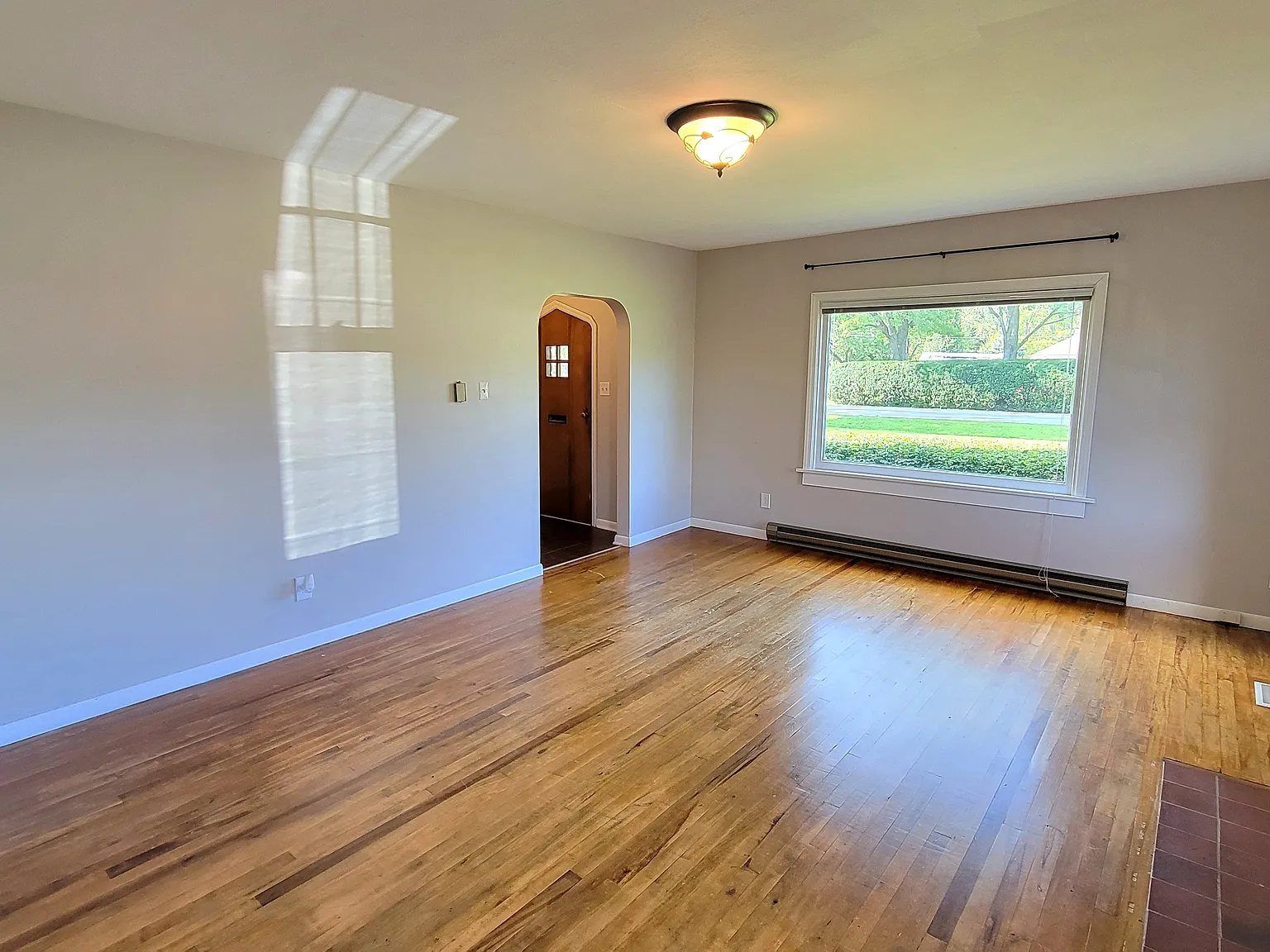 2365 W Elm St — Photo 3
