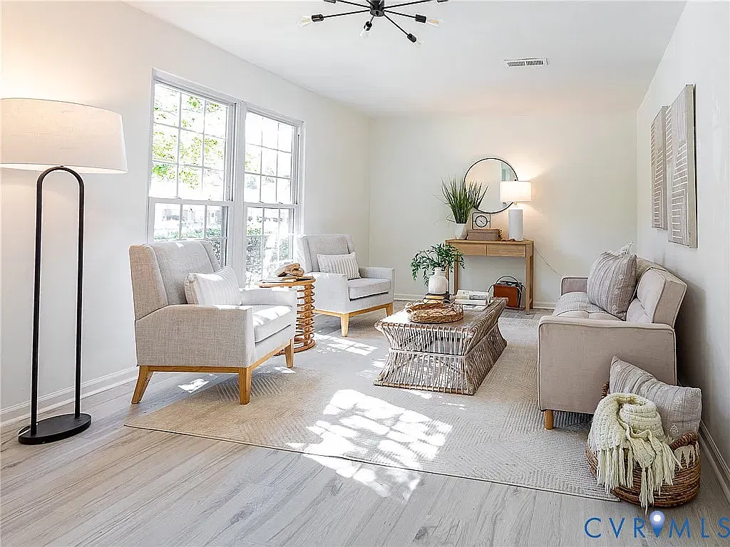 3 bed, 1.5 bath, 1218 sqft, $2,300 — Photo 3