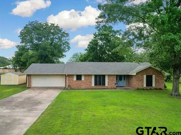 300 Joyner St, Omaha, TX 75571