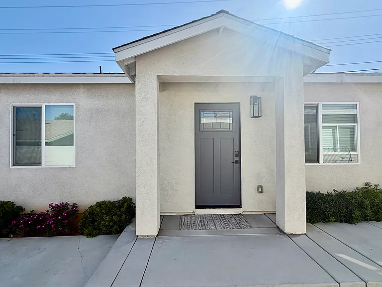 5354 Sierra Vista Ave #B — Photo 10