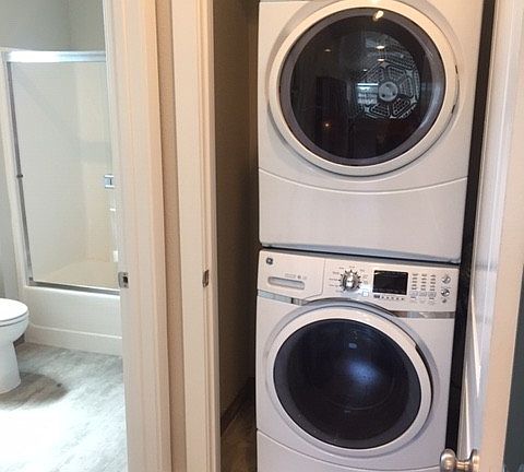 4th image of 1310 Roycroft Ln #1306B
