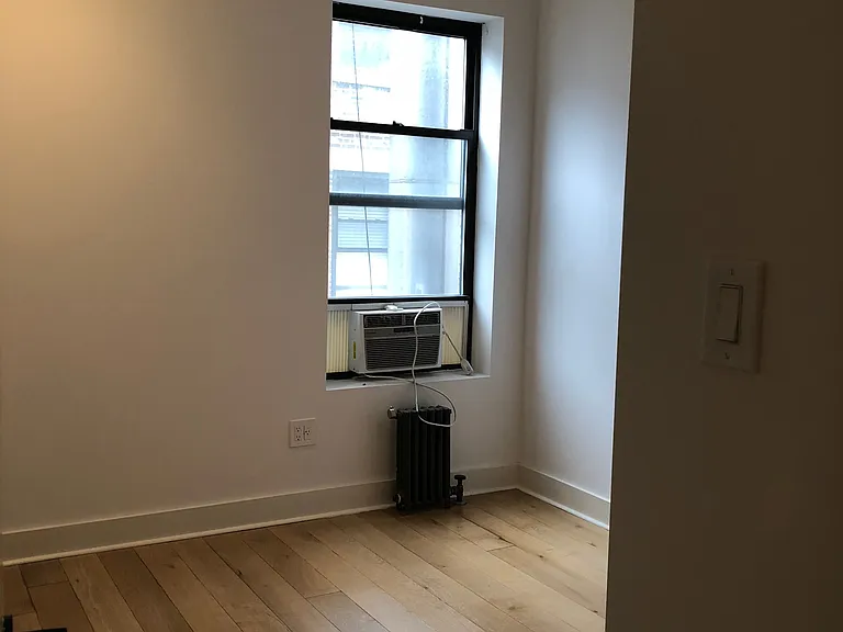 224 W 21st St #12 — Photo 5