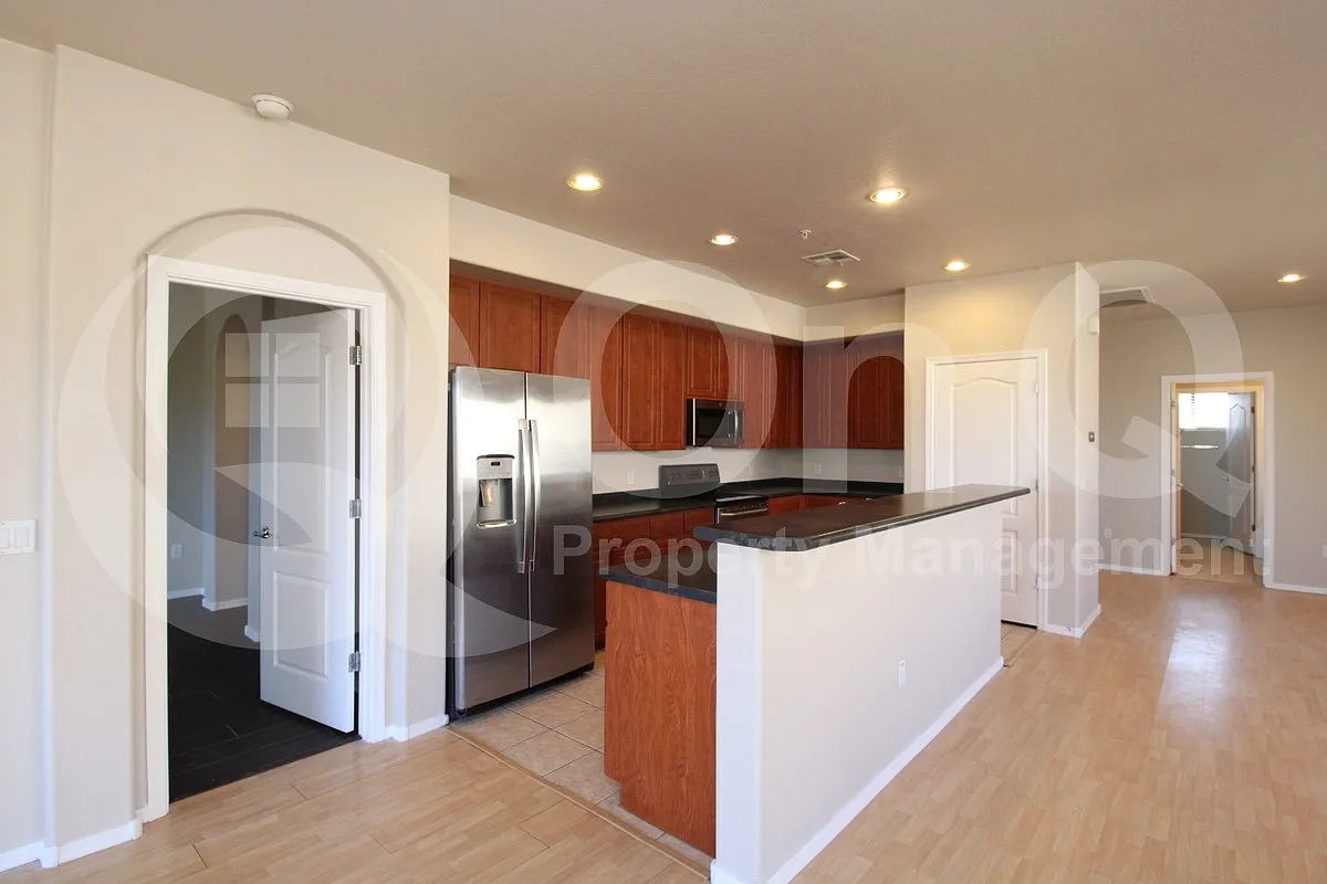 2 bed, 2.0 bath, 1618 sqft, $2,095 — Photo 3