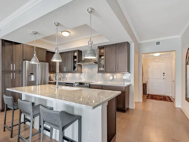 444 Bay Colony Dr N — Photo 3