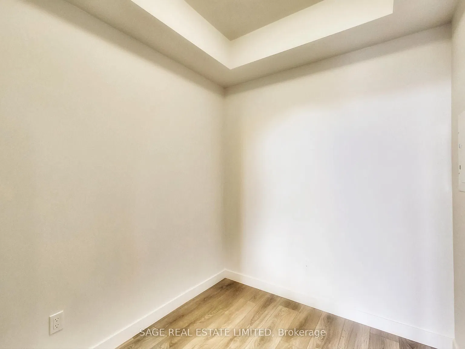 E Condos — Photo 4