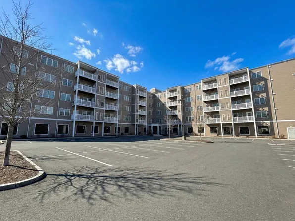 8 Walnut St Unit 406, Peabody, MA 01960