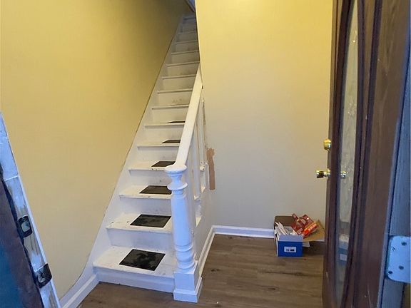 3rd image of 318 Kellog St