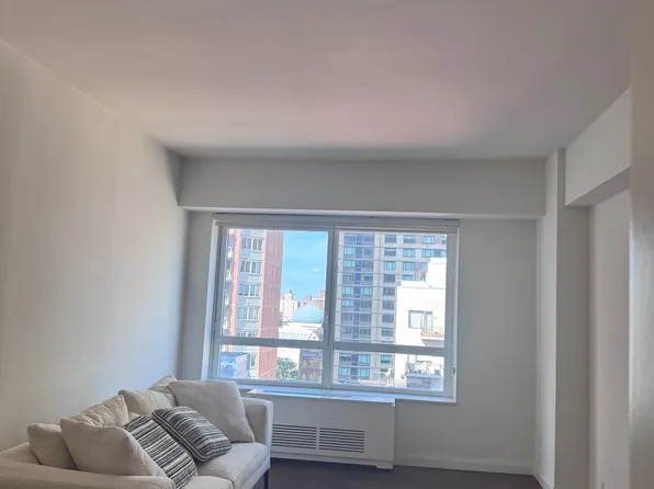 200 E 94th St, New York, NY