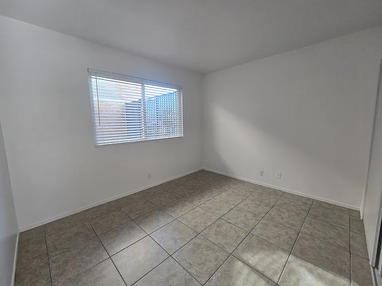 213 E Foster Ave — Photo 10