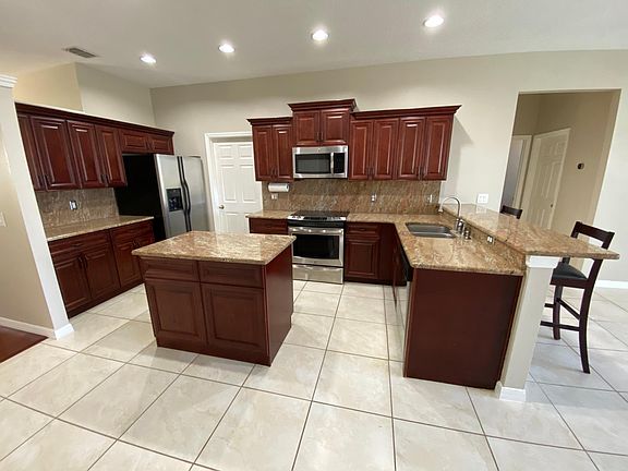 3rd image of 337 Largovista Dr