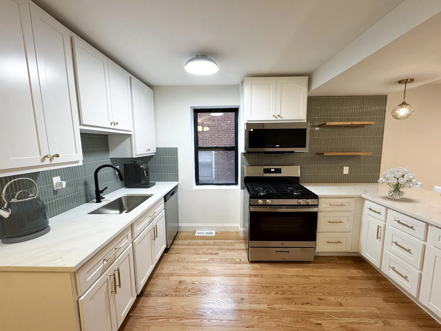 1 bed, 800 sqft, $1,725 — Photo 3