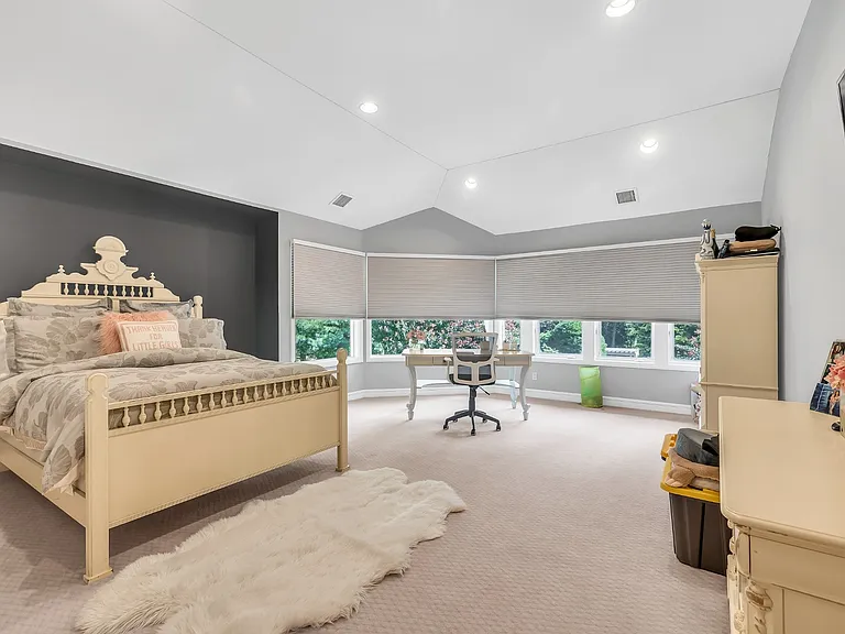 5 Coachmans Ct — Photo 21
