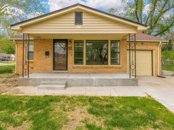 895 S Fabrique Dr, Wichita, KS 67218