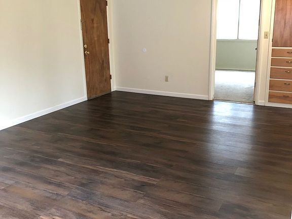 4th image of 909-923 NW Beca Ave