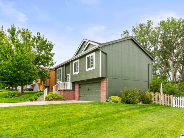 7607 Bondesson St, Omaha, NE 68122