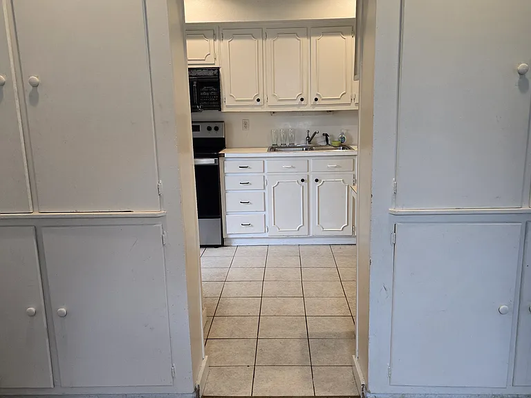 1620 Oakwood St — Photo 8