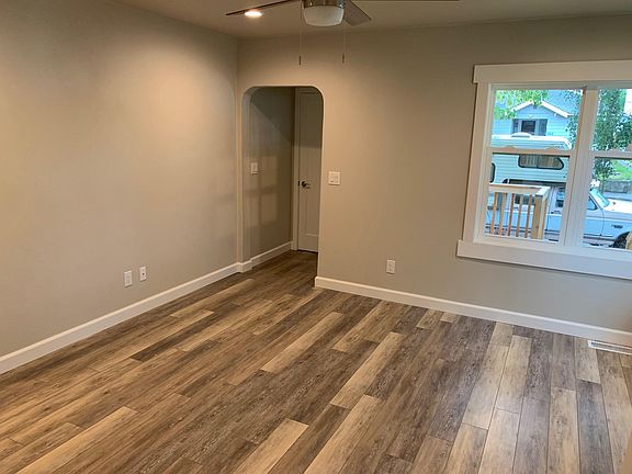 Living room, vinyle plank flooring.