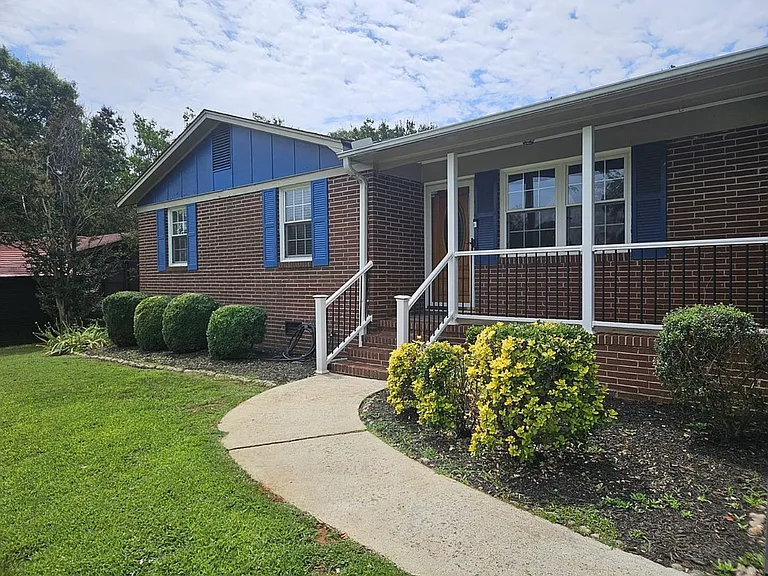 20 Prestbury Dr — Photo 1