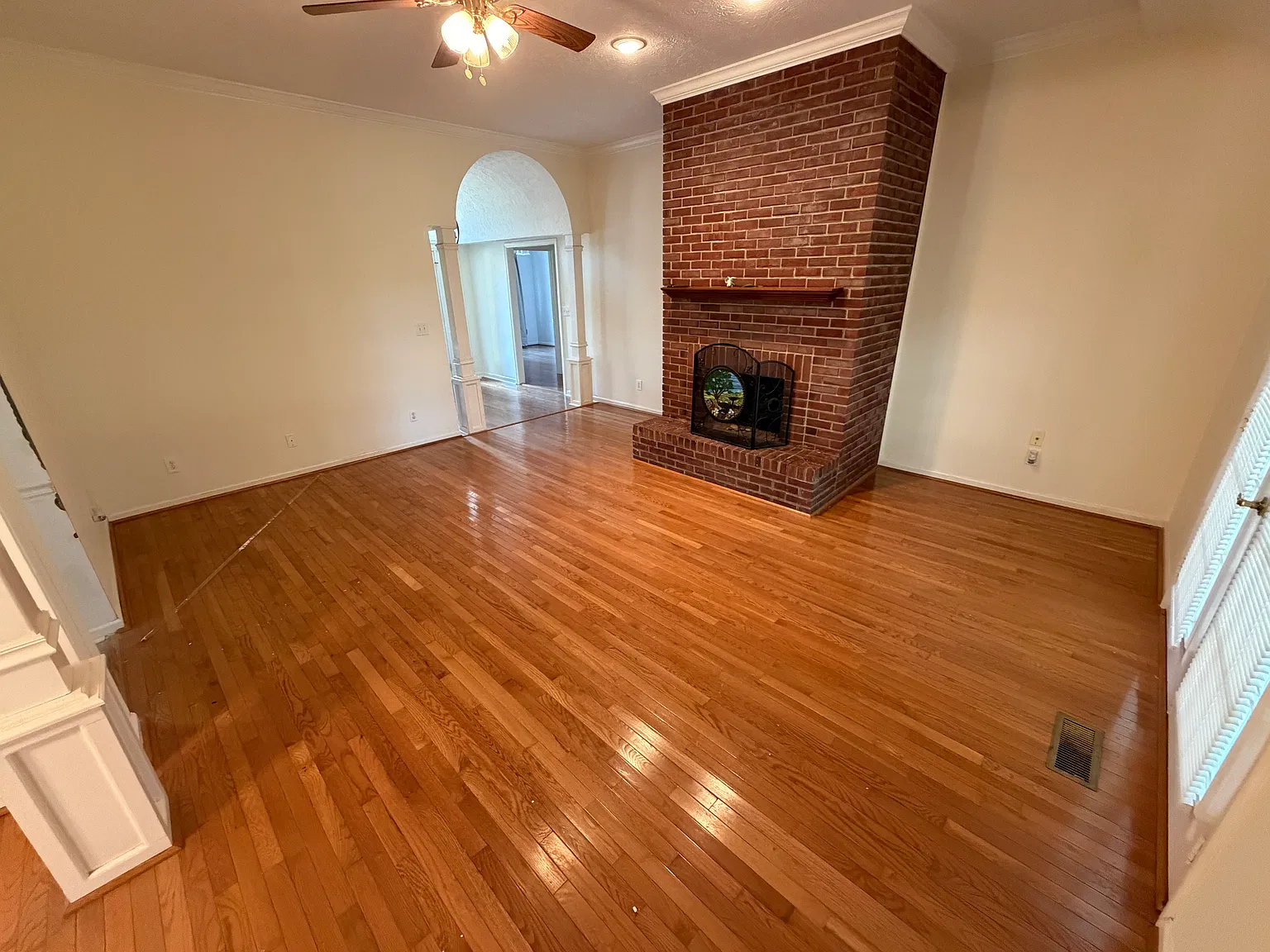 3 bed, 2289 sqft, $2,150 — Photo 3