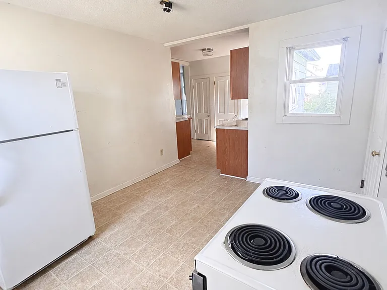 670 N Walnut St — Photo 10