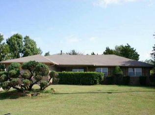 330 N Morgan Rd, Mustang, OK 73064
