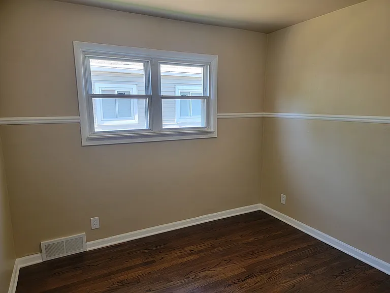 26053 Clancy St — Photo 10