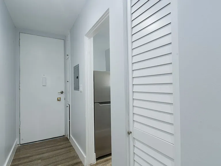 1636 N Fuller Ave — Photo 3