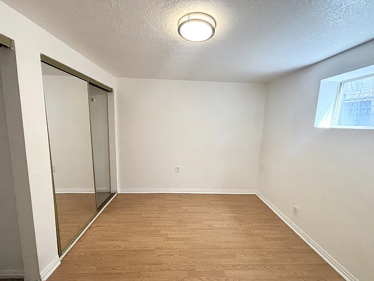 615 E 700 S — Photo 21